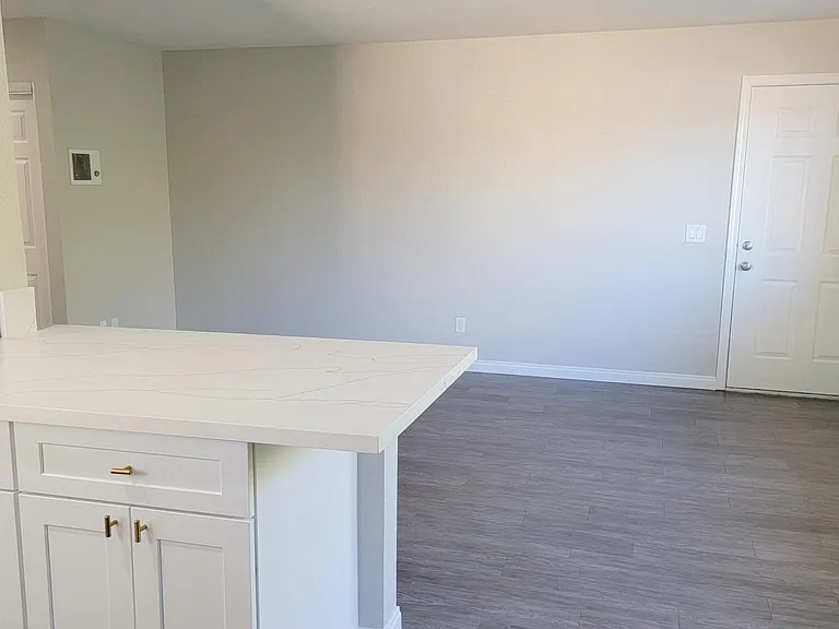 715 B St #14 — Photo 8