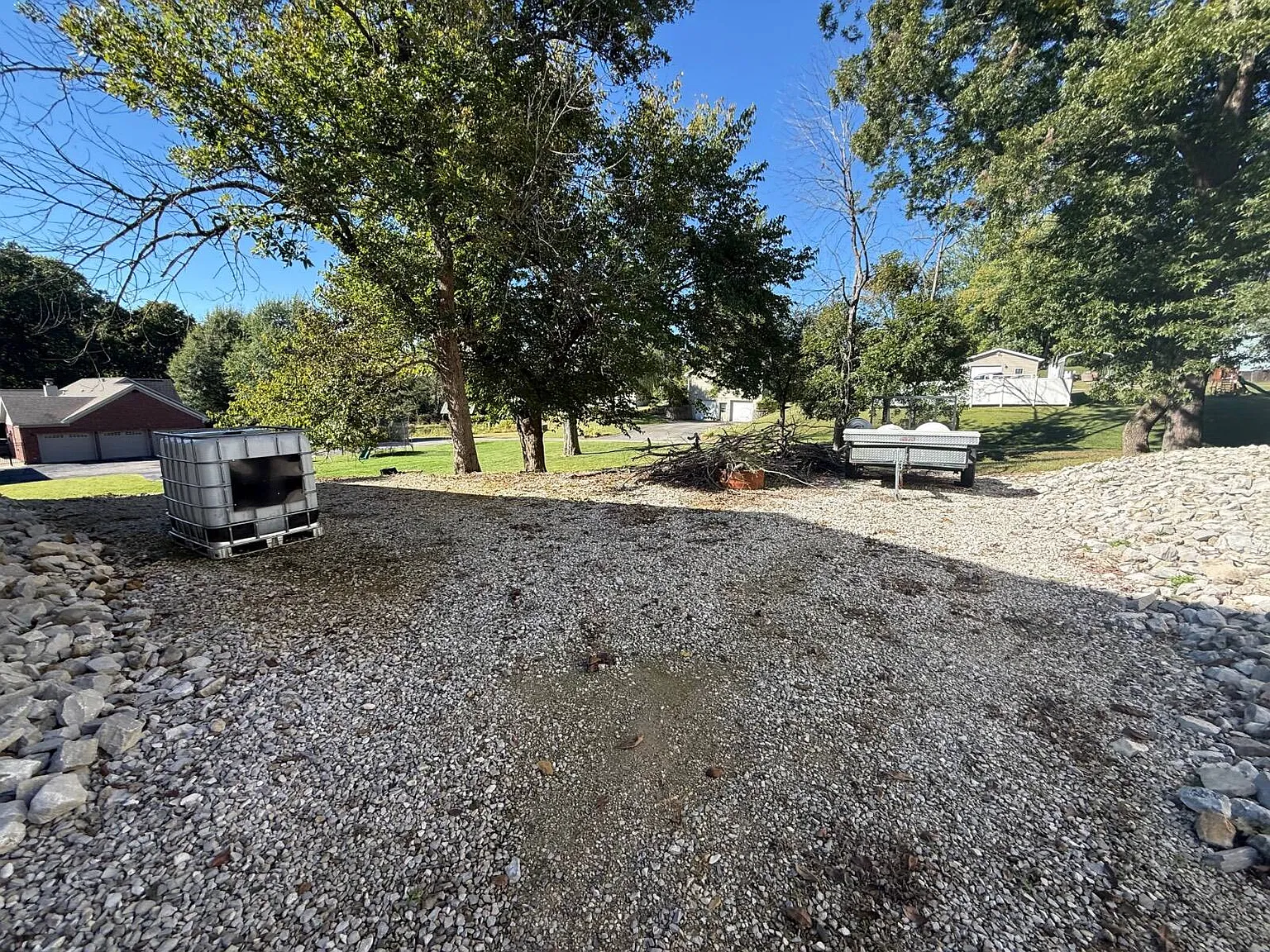 Studio, 2000 sqft, $1,000 — Photo 4