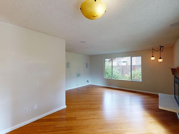 Livingroom, showing in wall speakers and TV hook up