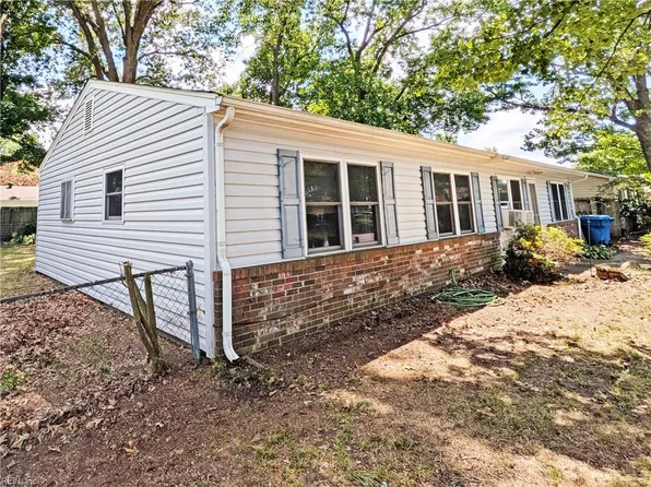 3717 Starlighter Dr, Virginia Beach, VA 23452