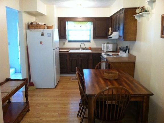 3rd image of 1931 Pinewood Dr