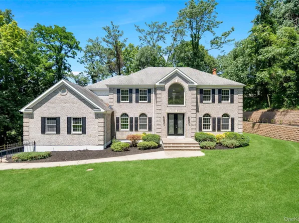 41 Cove Road, Huntington, NY 11743