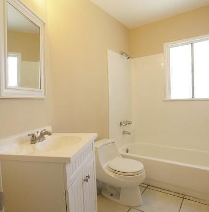 3rd image of 1455 E 112th St