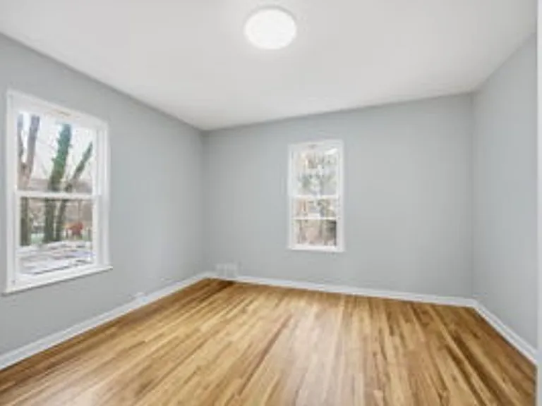 312 Midland Ave — Photo 23