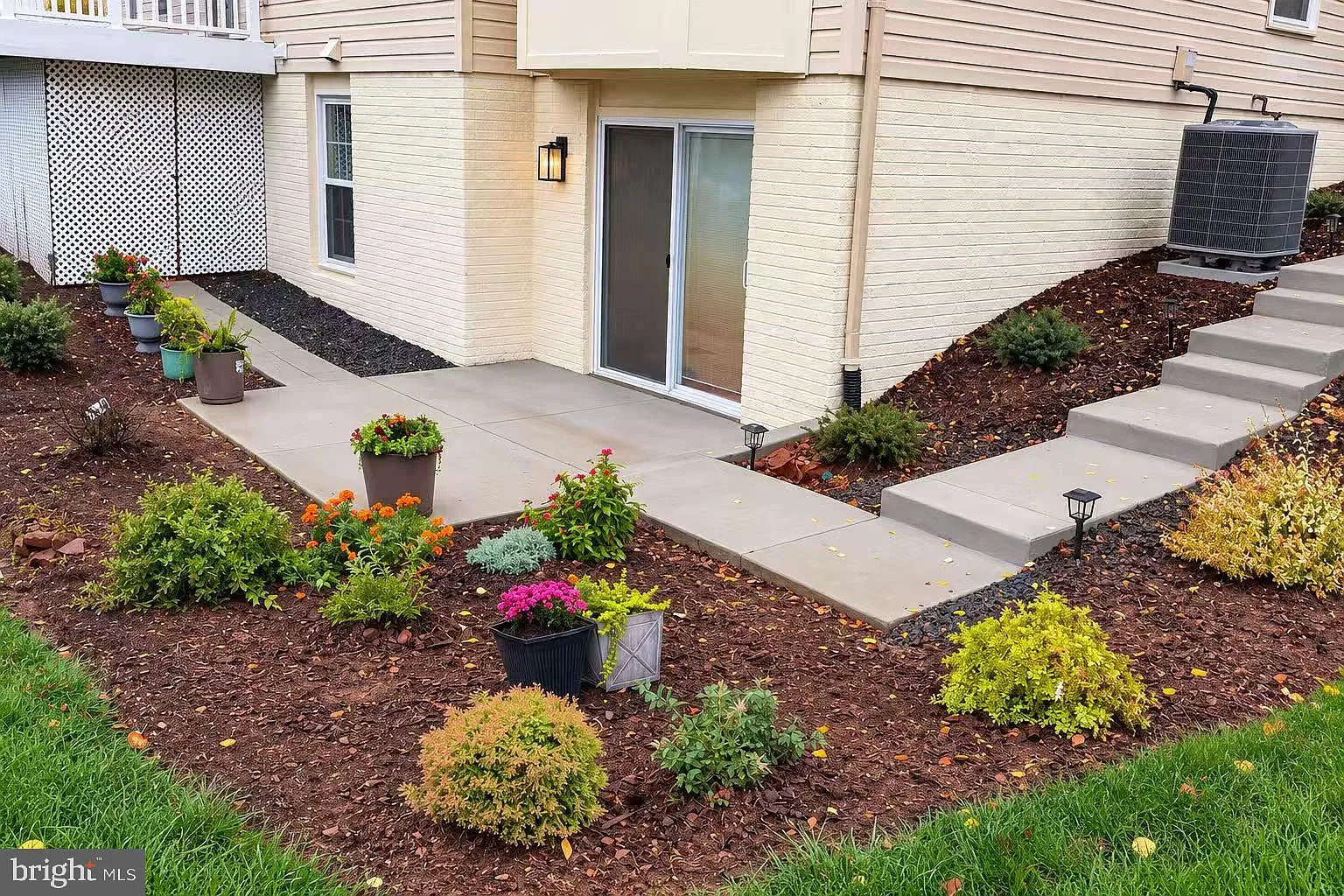 2 bed, 1.0 bath, 1375 sqft, $2,000 — Photo 3