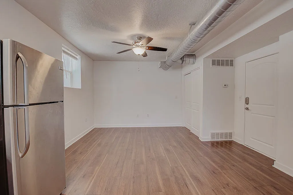 Studio, 350 sqft, $900 — Photo 3
