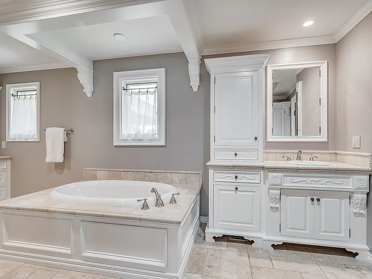 1516 E Britton Rd — Photo 20