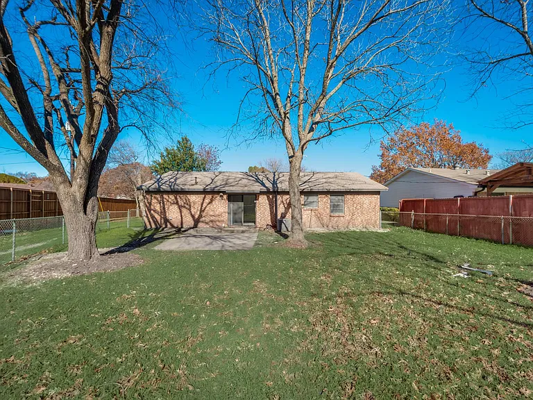 2322 English Dr — Photo 16