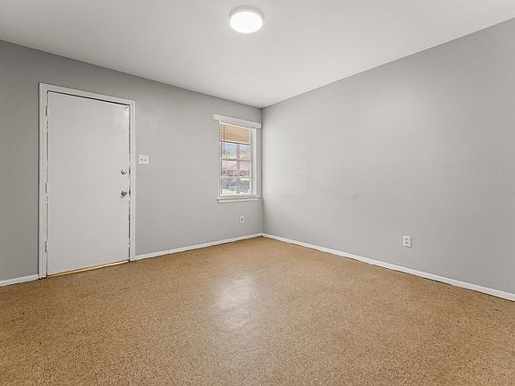 3rd image of 1461 Boxwood St