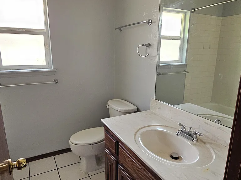 Hall Bath w tub/shower