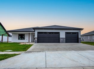 5505 Smette Bnd, Bismarck, ND 58504