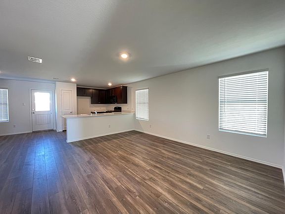 3rd image of 910 Ildflower Ct
