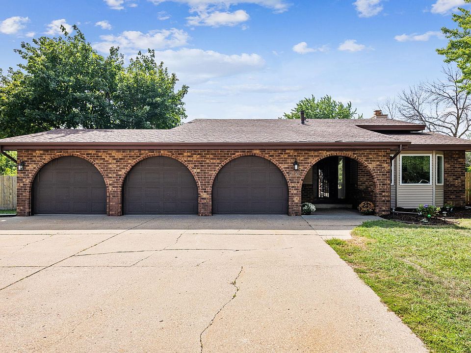 1st image of 16195 Gauntlet Ct W