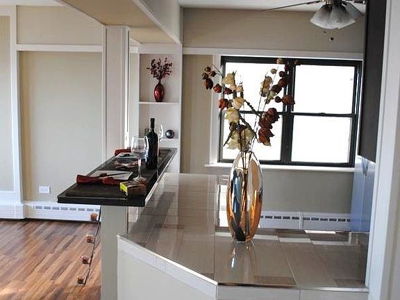 Kitchen -Breakfast Bar