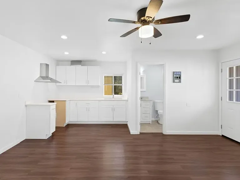 1410 S Olive St #1 — Photo 2