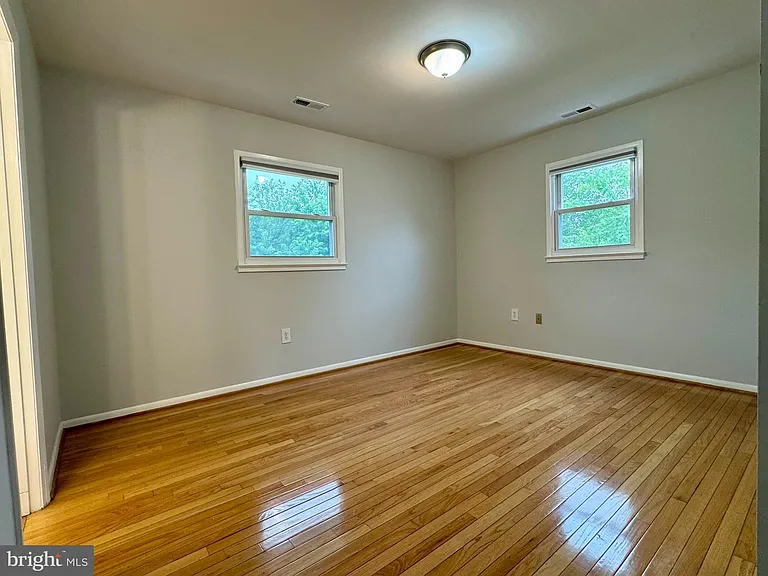 13203 Hampshire Ct — Photo 12