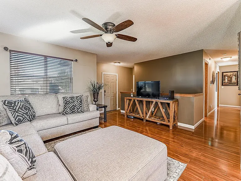 609 S Longbranch Dr — Photo 5
