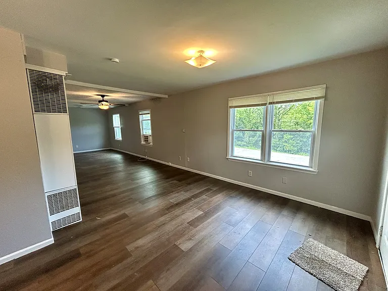 8255 Lakeview Dr — Photo 3