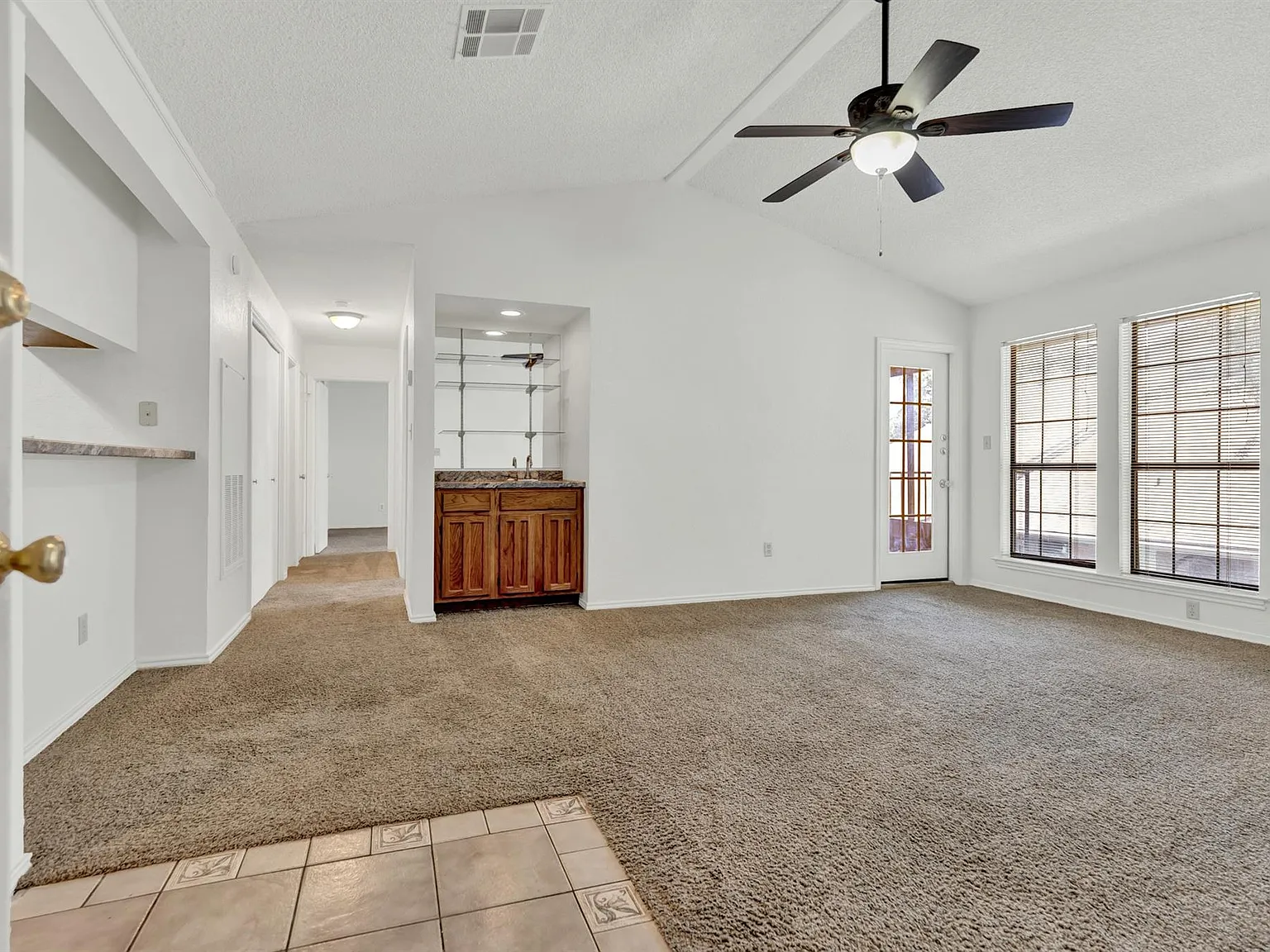 2 bed, 2.0 bath, 1036 sqft, $1,200 — Photo 2