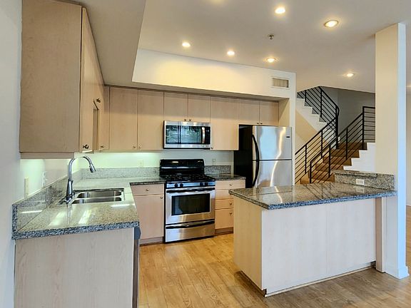 4th image of 1226 23rd St Unit 2