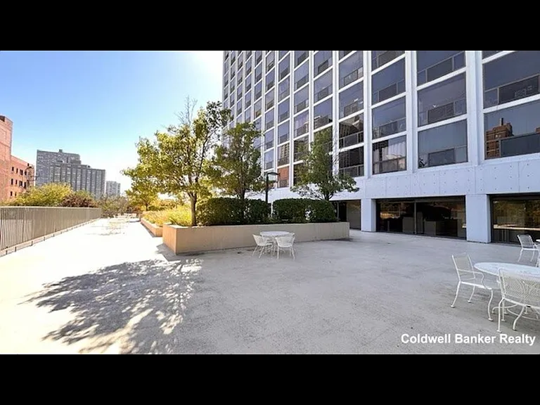 4343 N Clarendon Ave #1702 — Photo 5