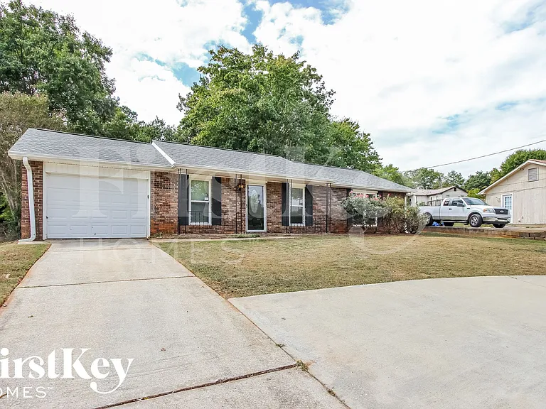 2847 Haddon Dr — Photo 2