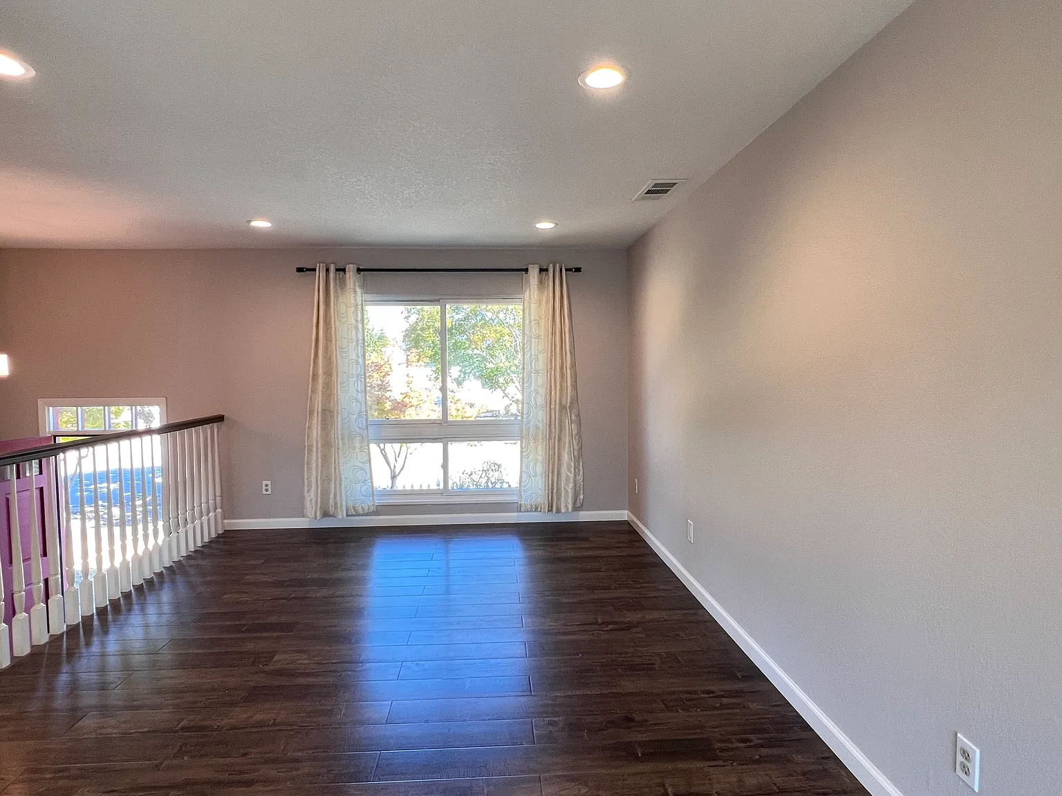 5 bed, 2000 sqft, $5,600 — Photo 2