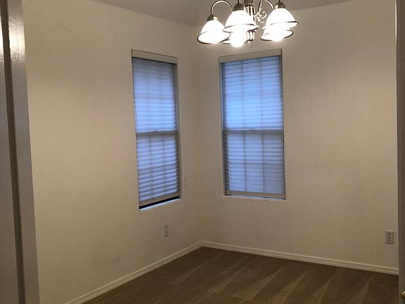 5th image of 929 E Foxhill Dr