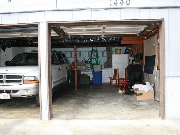 2 CAR GARAGE