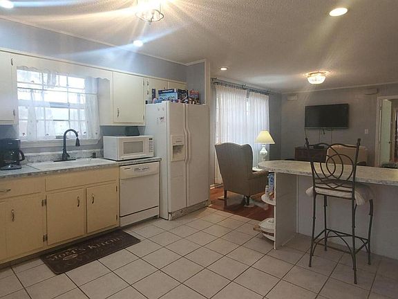 4th image of 5011 Mimosa Cir