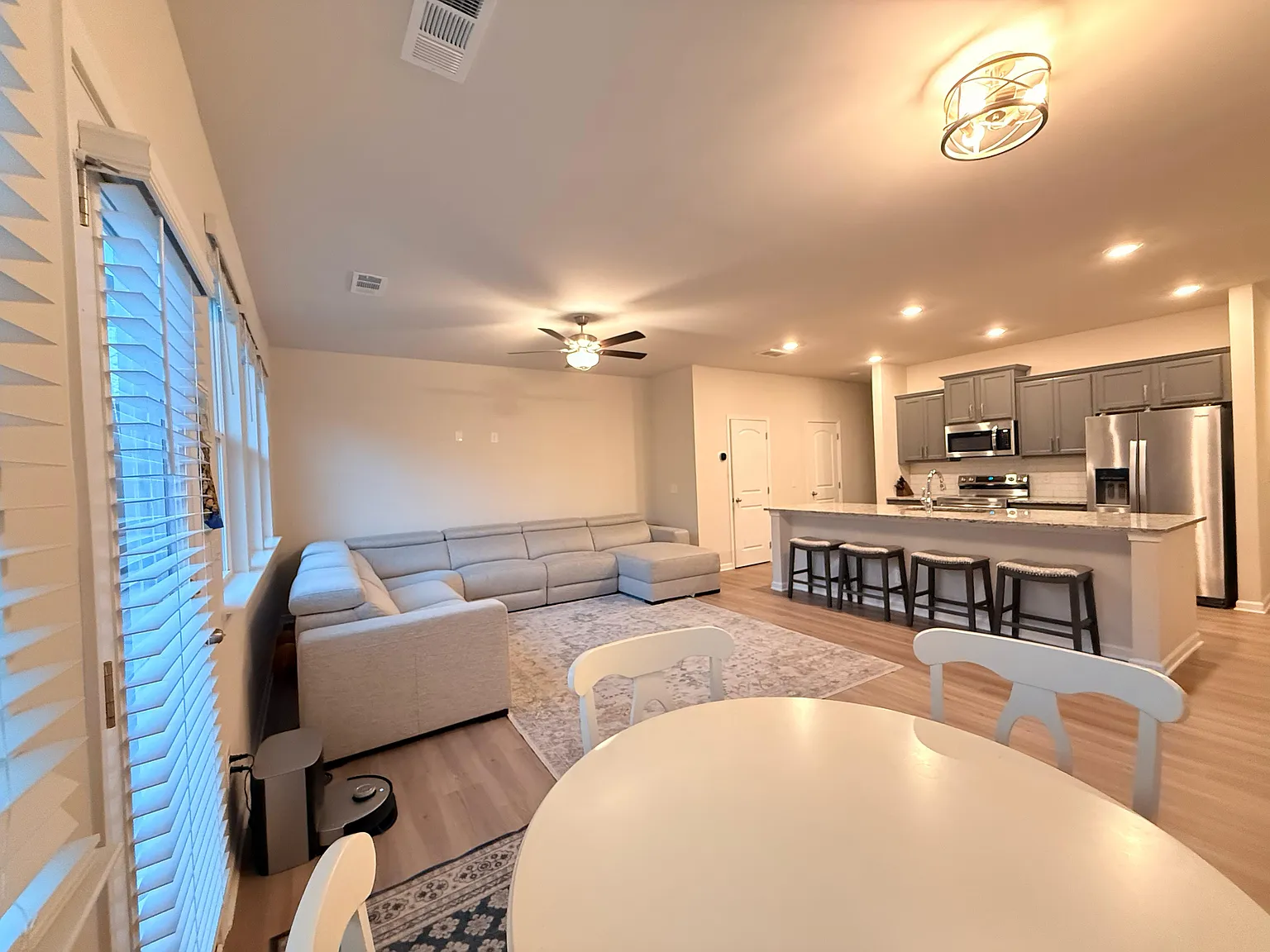 3 bed, 2.5 bath, 1776 sqft, $2,300 — Photo 4