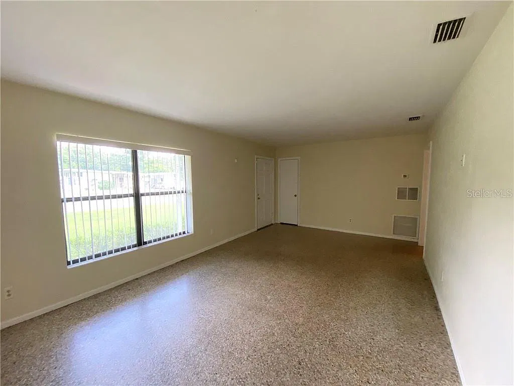 3 bed, 1.5 bath, 1090 sqft, $1,695 — Photo 3