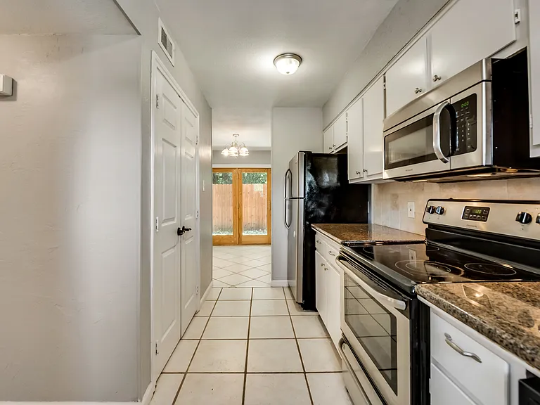 2205 Park Hill Dr — Photo 5