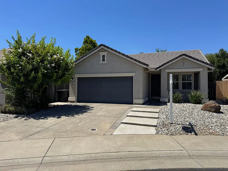 576 Sutherland Ranch Ln — Photo 1