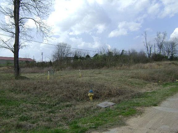 4th image of 691 Bear Creek Pike