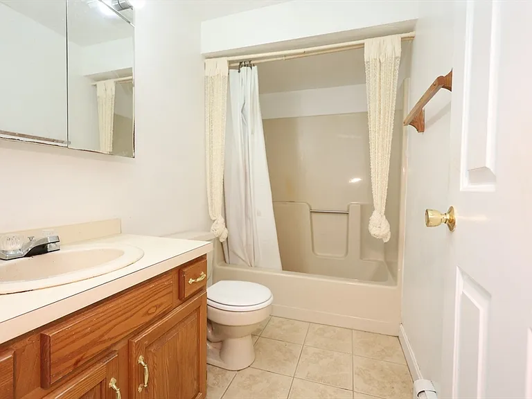 610 S Franklin St #B202 — Photo 7