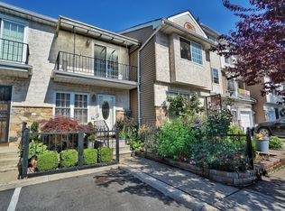 130 Long Pond Ln, Staten Island, NY 10304