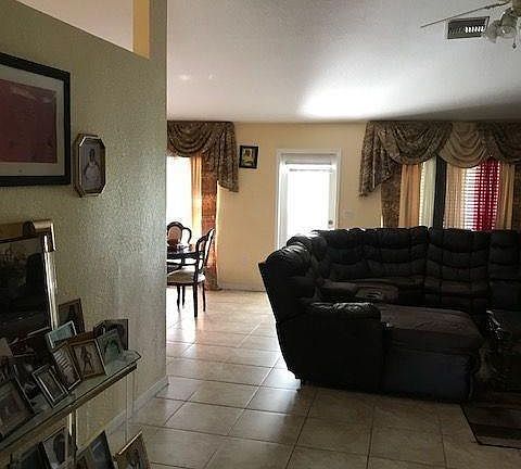 3rd image of 411 Windermere Dr