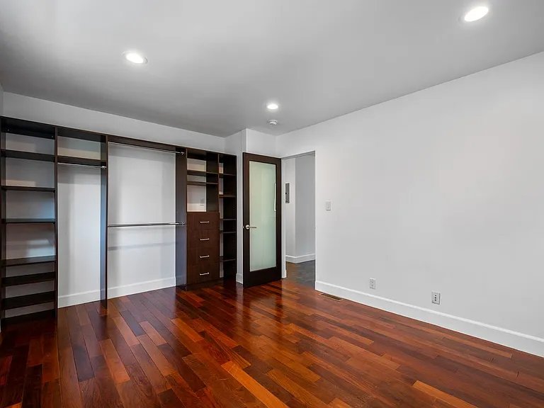 1380 W 9th St — Photo 40