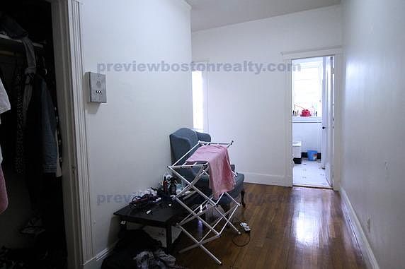 2nd image of 1820 Commonwealth Ave #Sd18