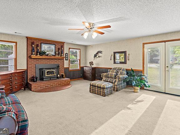 3rd image of 555 Ada Dr