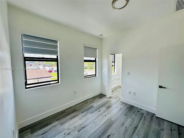 19229 NW 37th Ave — Photo 10