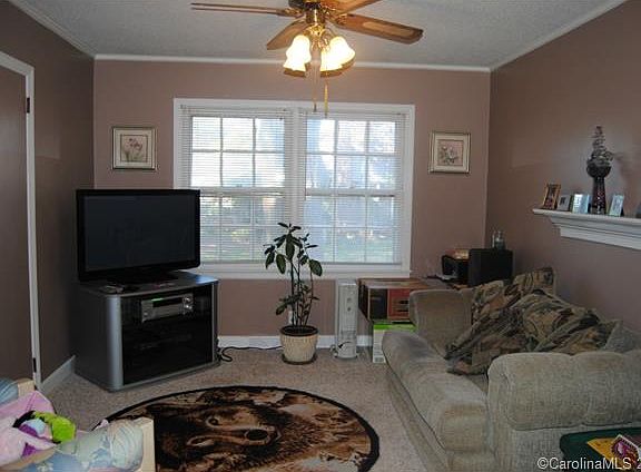 3rd image of 2128 Redbud Dr