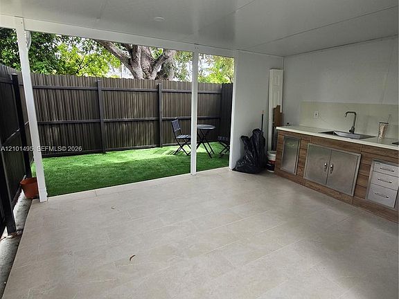4th image of 91 NE 16th St #4