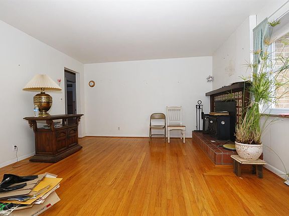 3rd image of 3562 Crestnoll Dr