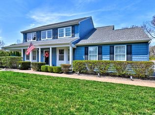 50 Ridgefield Dr, Shoreham, NY 11786