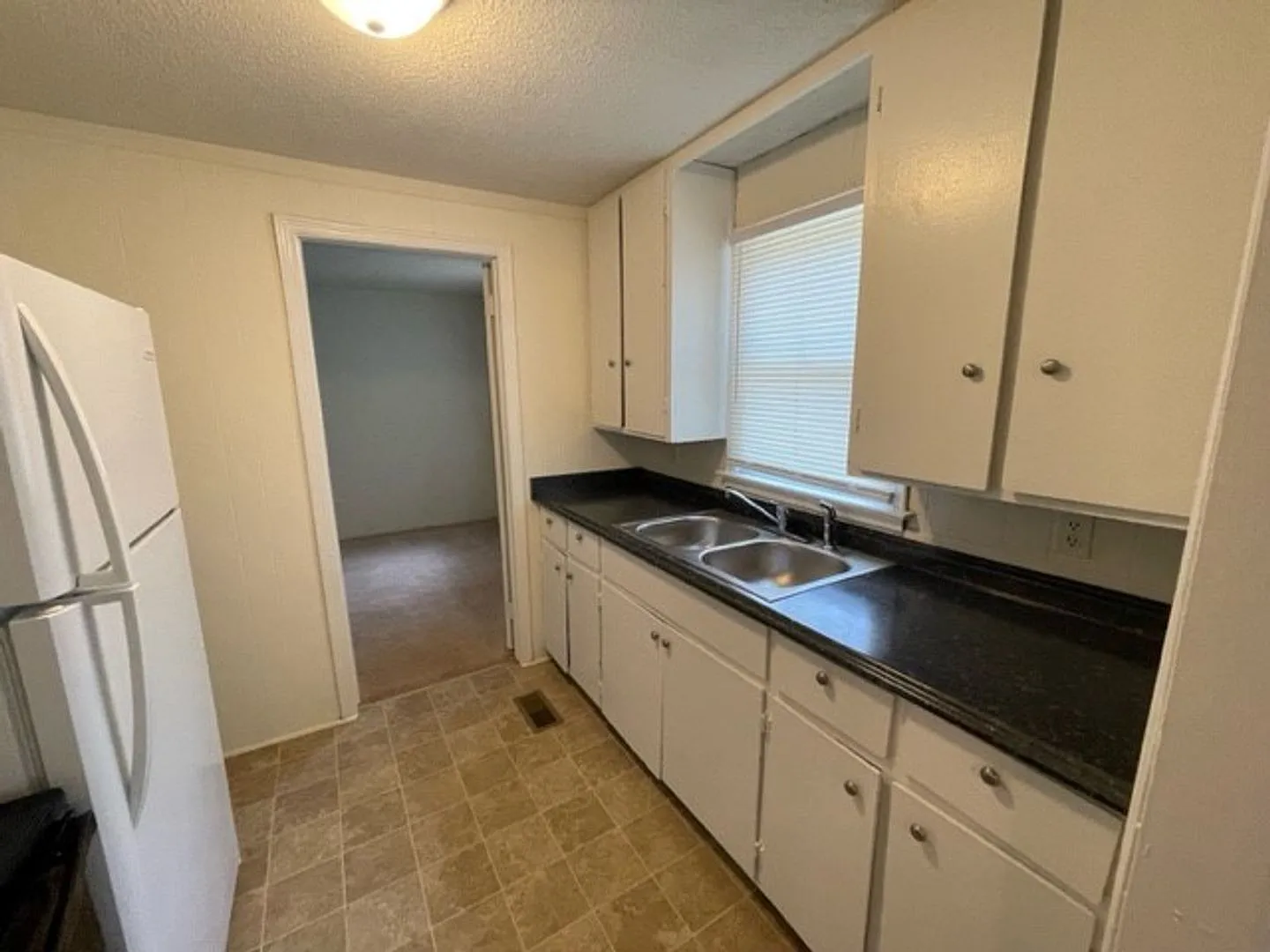 1352 Briles Dr — Photo 2