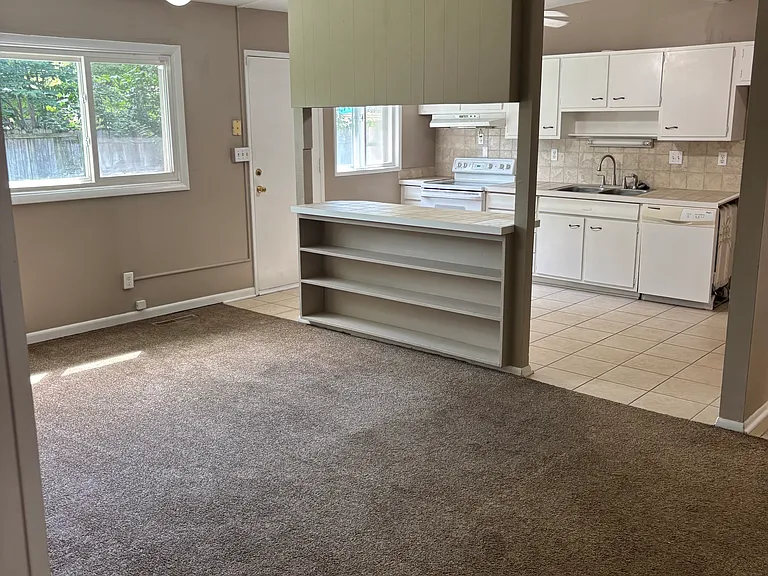 2921 SW 36th St — Photo 5