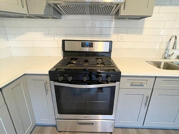 3rd image of 1308 W Gardena Blvd APT D