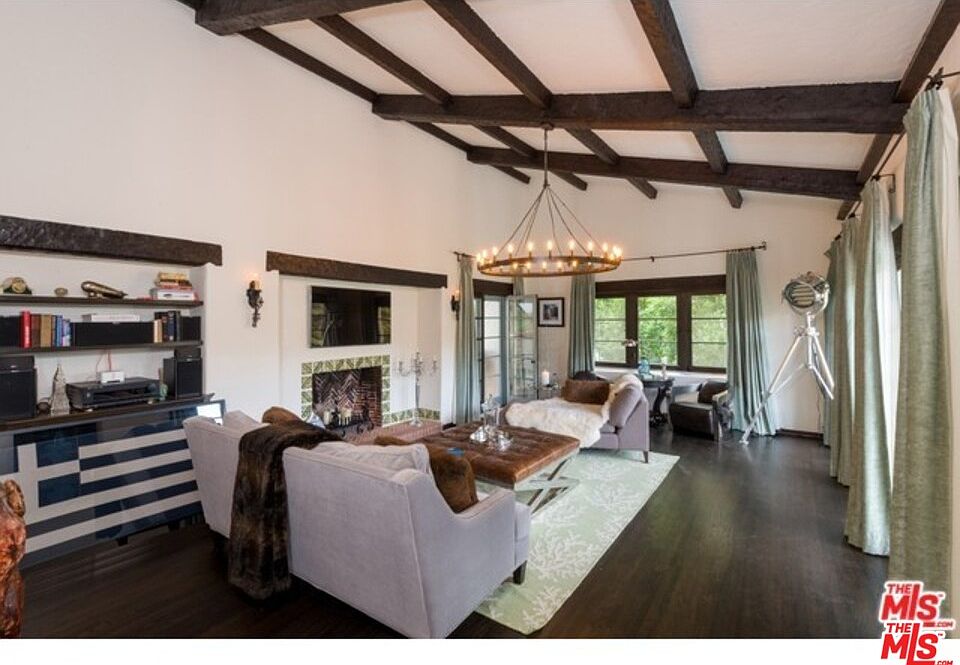 1st image of 3051 Hollyridge Dr
